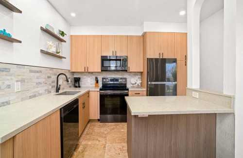Bayview Condo | Calm island condo with ocean views & pool - walking distance from beaches