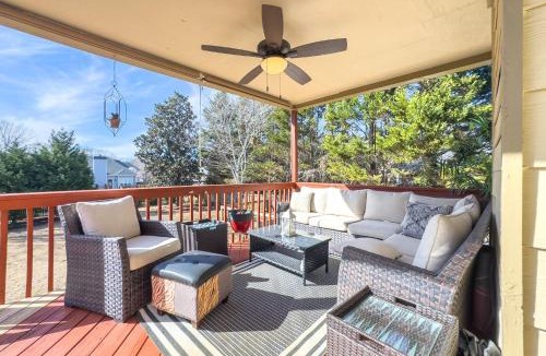 Cartersville House | Cartersville Home with Basement Media Room & Yard