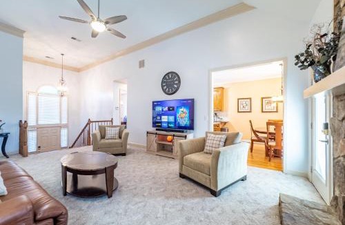 Cartersville House | Cartersville Home with Basement Media Room & Yard