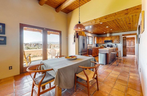 Taos House | Casa Luna - Adobe Retreat with Mountain Views