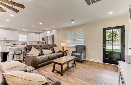 Martinez House | Casa Magnolia Augusta - 3 BR Home w/EV Charger, Sleeps 8 & Spacious Yard.
