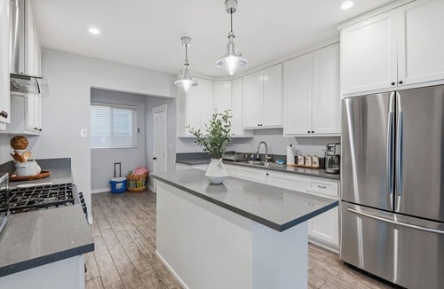 East Village House | Casa Playa in the Heart of Long Beach