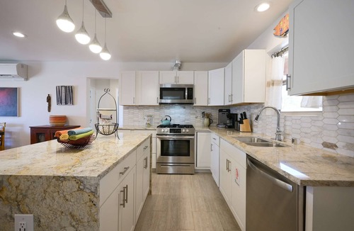 Southside House | Casa Vitalia - Private Patio Escape Near Downtown