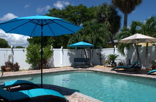 Tropic Palms House | CasaDelray! Your Spacious 5BR Coastal Retreat Just Minutes Away From The BEACH