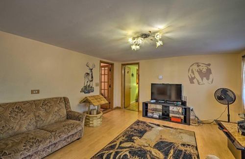 East Durham House | Catskill Mtn Home w/Deck ~ 1 Miles to Zoom Flume!