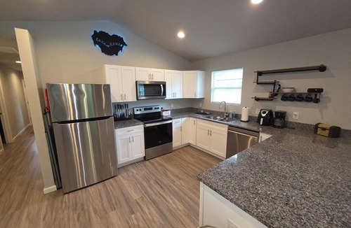 High Springs House | Cave Howse! Your Downtown getaway to the Springs