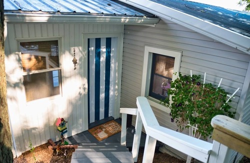 Town of Varick Cottage | Cayuga Lake Cottage "The Bermuda Sunrise"