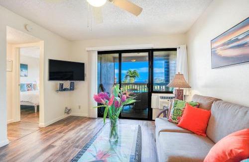 Nawiliwili House | Central and Bright 2 BR, 2 BA, Pool and Oceanview