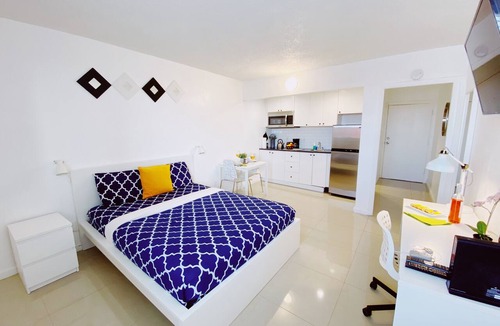 Coconut Grove Apartment | Central Miami Studio w/Parking - Coconut Grove