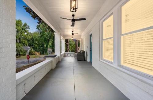 Atlanta Villa | Centrally Located Home in Atlanta-10 Mins from GA Aquarium, Mercedes Benz Stadium, & Much More
