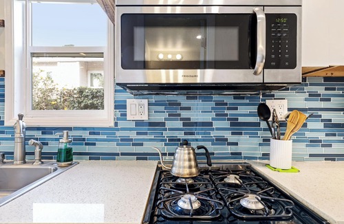 Zaferia Apartment | Centrally Located Studio at Long Beach Casitas