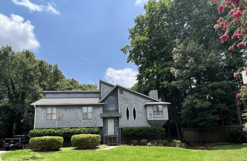 Snellville House | Centrally located to Atlanta’s attractions. Just minutes to Stone Mountain Park