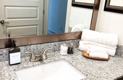 Five Points Condo | Centrally Located 1 Bedroom Retreat in the Heart of Five Points and Riverside