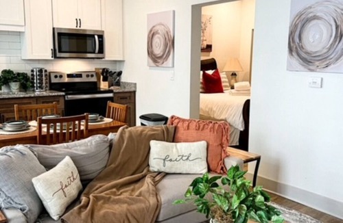 Five Points Condo | Centrally Located 1 Bedroom Retreat in the Heart of Five Points and Riverside