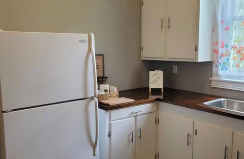Dublin Apartment | Charming 1-bedroom upstairs apartment in brilliant Dublin, GA