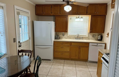 Lake Ridge House | Charming 2-bed, 2-bath cottage in Ft. Lauderdale 8 minutes from the beach 🏝️