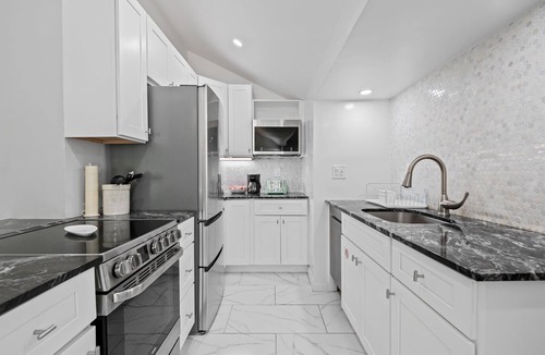 Victoria Park House | Charming 2-bedroom house with WiFi and AC in welcoming Fort Lauderdale