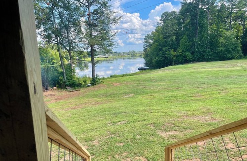 Milledgeville Apartment | Charming 2-bedroom lakeside apartment with access to beautiful Lake Sinclair.