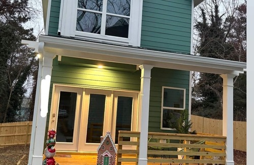 Atlanta Cottage | Charming 2-bedroom cottage in amazing Atlanta with fitness room, WiFi