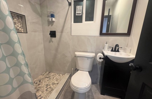 Harbor House | Charming 2-bedroom house with WiFi, AC in welcoming Long Beach