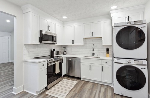 Athens House | Charming 2-bedroom house in Athens I Full Bathroom I Fully Remodel