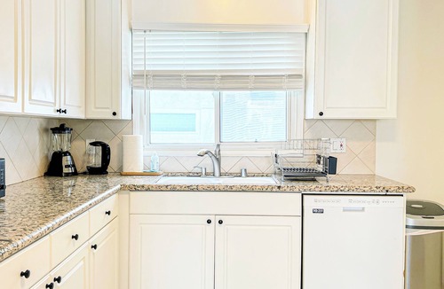 Sawtelle Apartment | Charming 2-bedroom apartment in Los Angeles
