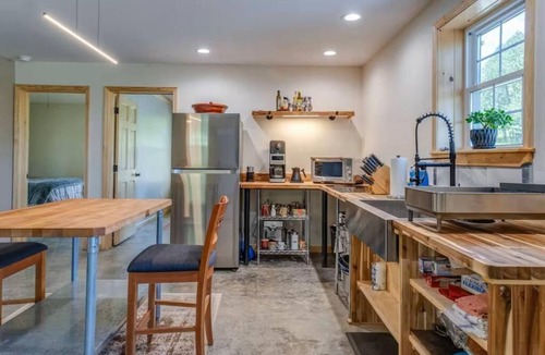 Himrod Cabin | Charming 2-bedroom Wooded Cottage Retreat in the Finger Lakes