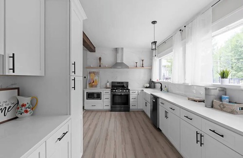 Edgewood House | Charming 2BR Atlanta Bungalow King Bed, Patio & Free Parking