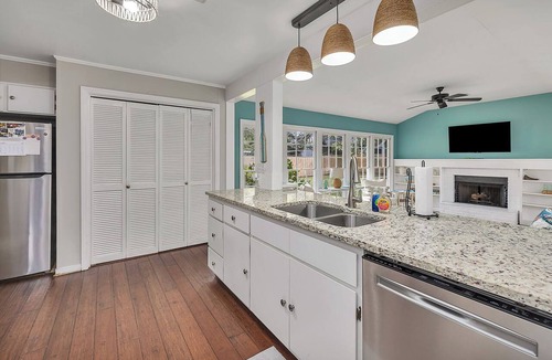 Saint Simons Heights House | Charming 3-bedroom mid island home with walking distance to Redfern Village