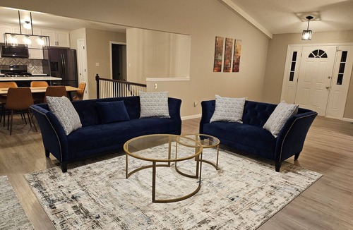 Glencoe House | Charming 3-bedroom house with WiFi, AC in O'Fallon