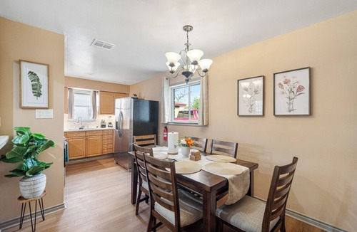Southeast Houston House | Charming 3-bedroom house near Hobby Airport King Bed