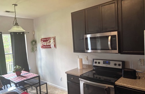 College Park House | Charming 3-bedroom house with WiFi and AC near Atlanta Airport