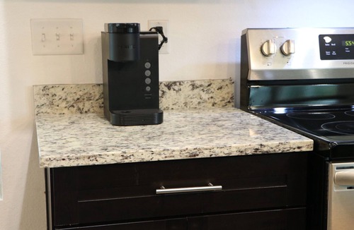 Jacksonville House | Charming 3-bedroom house in Jacksonville with AC and WiFi