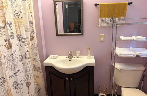 Jonesboro Apartment | Charming apartment in pleasant Jonesboro with cool AC breeze and fishing access.
