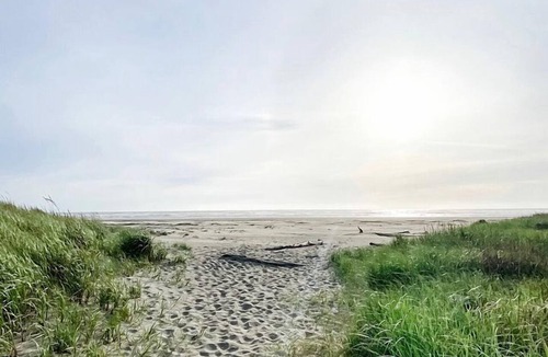 Copalis Beach House | Charming Copalis Beach Cabin Ideal for Weekend Getaways in Washington State