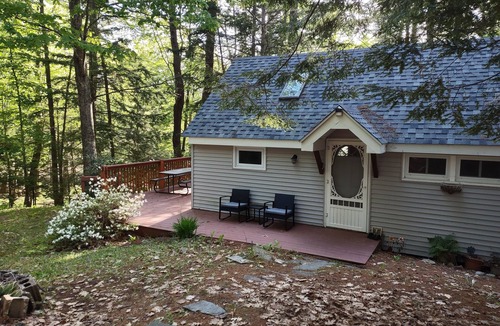 Monmouth Cottage | Charming Cottage 2 bedroom, AC, loft, deck screened porch, Lake View in Monmouth