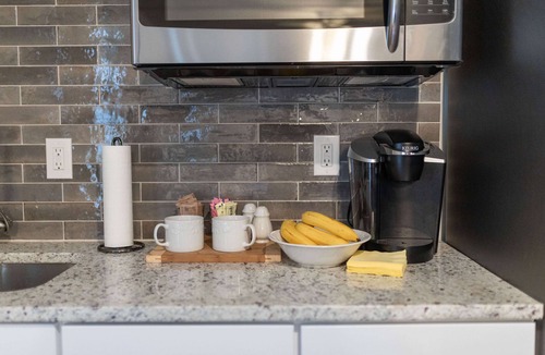 Athens Cottage | Charming country guest cottage eight miles from downtown Athens and UGA