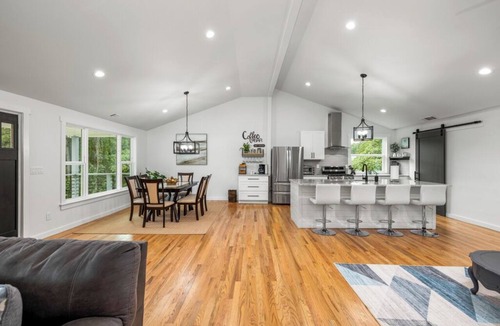 Dacula House | Charming Countryside House