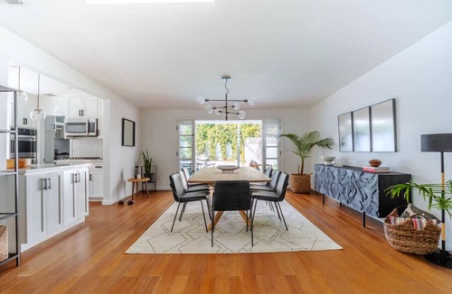 Sherman Oaks House | Charming home Universal pool hot tub
