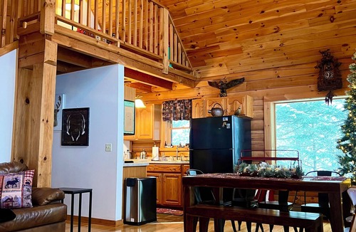 Lake George Cabin | Charming Log Cabin in Lake George