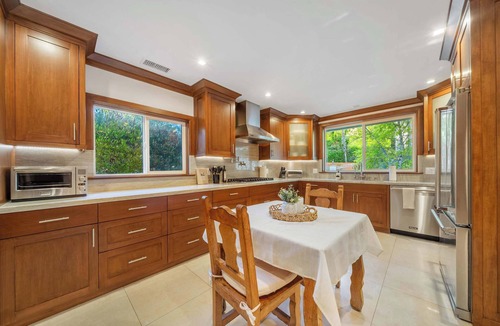 Sherman Oaks House | Charming Longview Retreat with Pool and Spa
