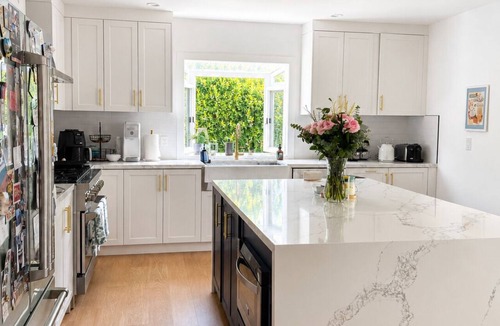 Studio City House | Charming Modern House in Los Angeles, Walkable and Quiet