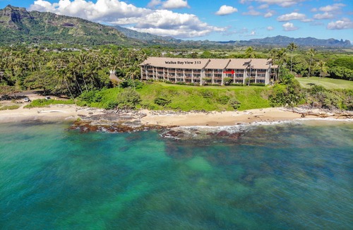 Wailua House Lots Condo | Charming Oceanfront Top Floor Condo at Wailua Bay with Stunning Views and Local Fisherman Sightings!