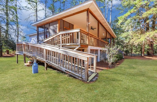 Valona House | Charming Tabby House 3-bedroom house with AC and WiFi in Townsend/Shellman Bluff