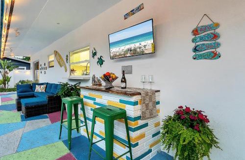 Pompano Beach House | Charming Tropical Getaway with Heated pool-3mile to Beach