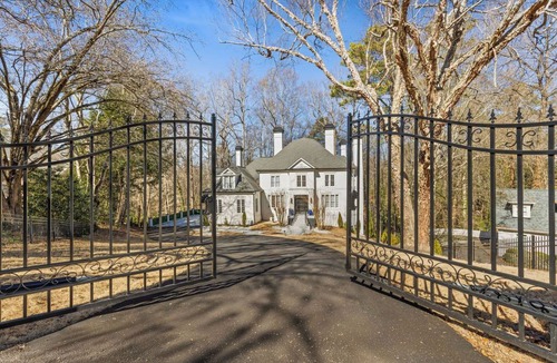 Sandy Springs House | Chateau de-Fue