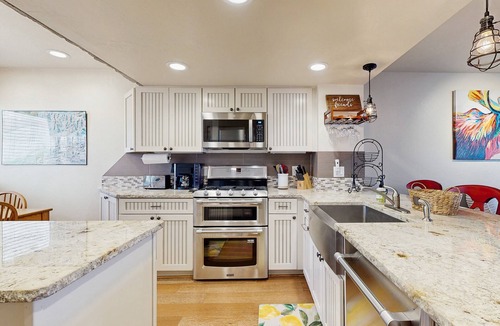 Park Meadows House | Cheery townhome in Park City with large, furnished deck & private hot tub