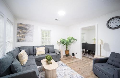 State College House | Chestnut Haven 4BR Families Groups Workers Near Interstate 75 and FVSU