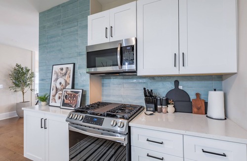 East Side House | Chic 4BR/3BA House – 10 min to Mercedes‑Benz – Private Deck + BBQ