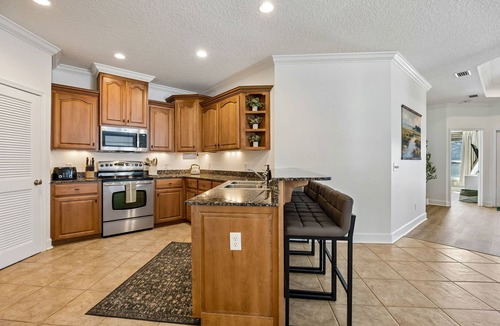 Kingsland House | Chic & Airy 3BR Escape w/Resort Amenities Included